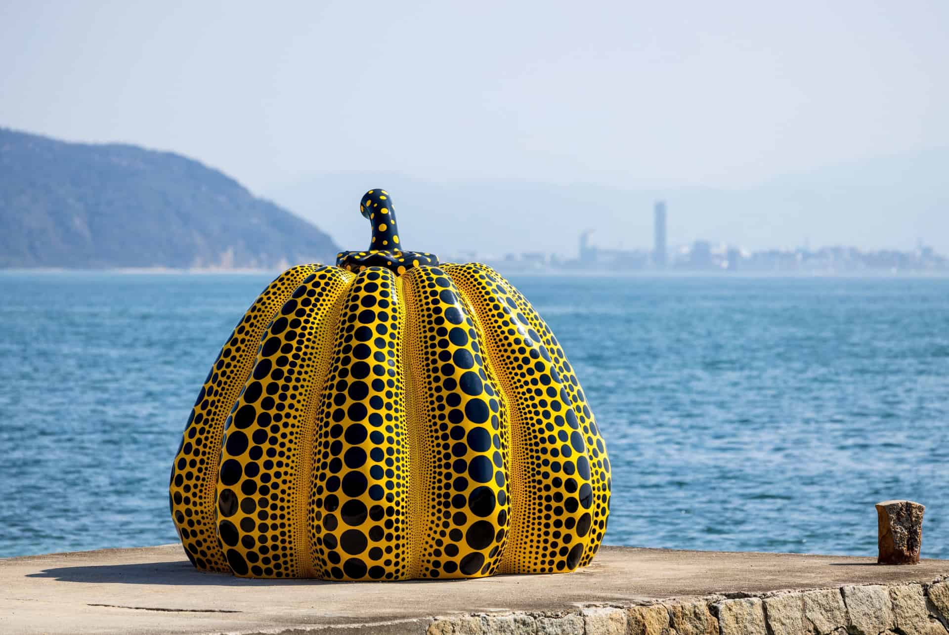 citrouille jaune par yayoi kusama citrouille jaune par yayoi kusama