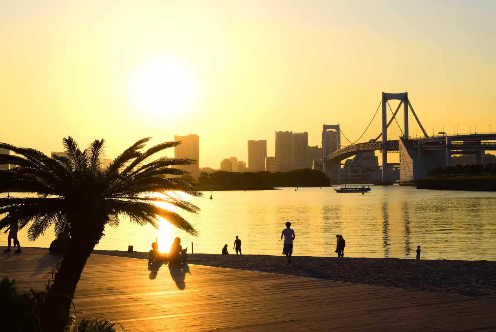 coucher de soleil odaiba rainbow bridge tokyo