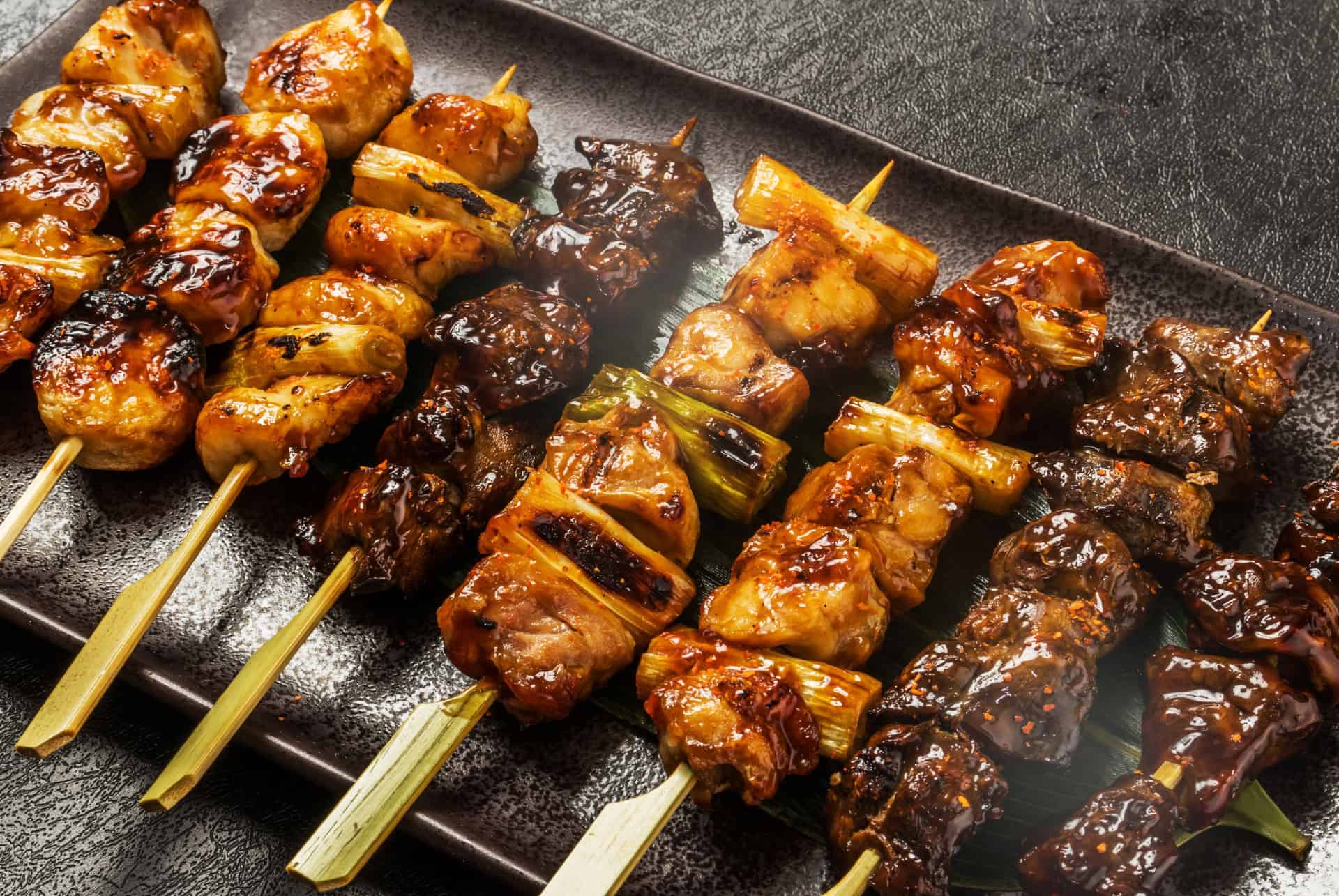 specialites culinaires au japon brochettes yakitori
