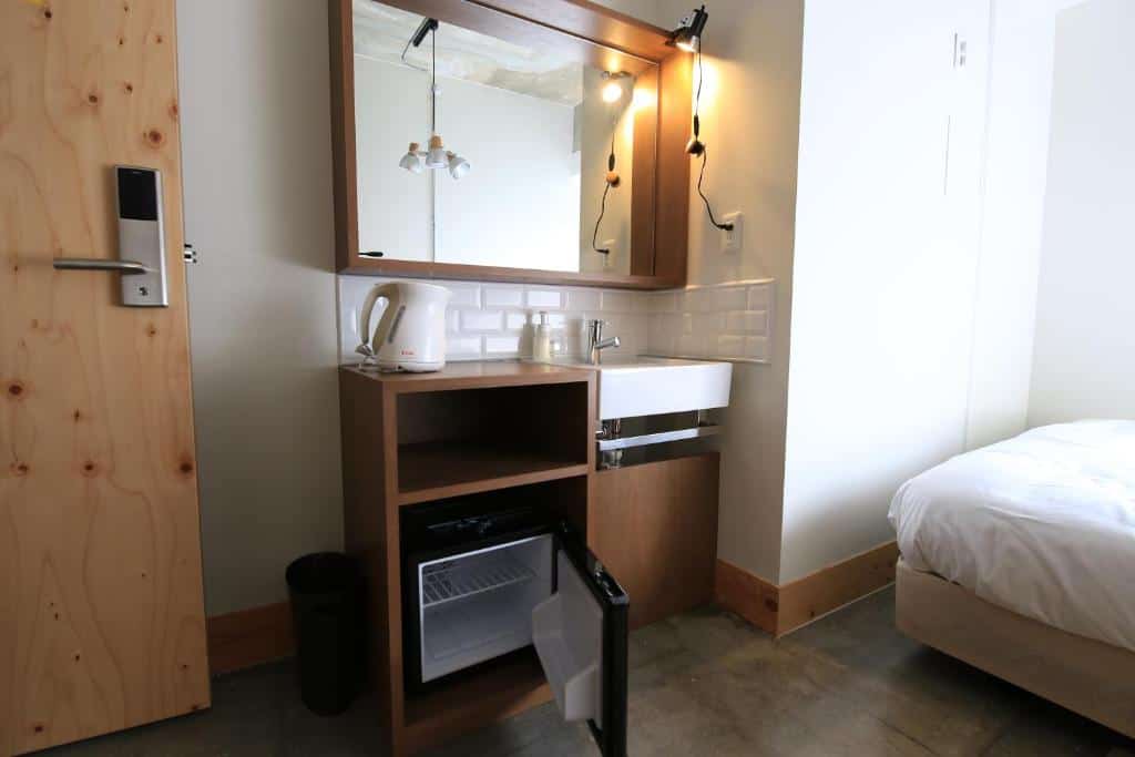 wise owl hostels