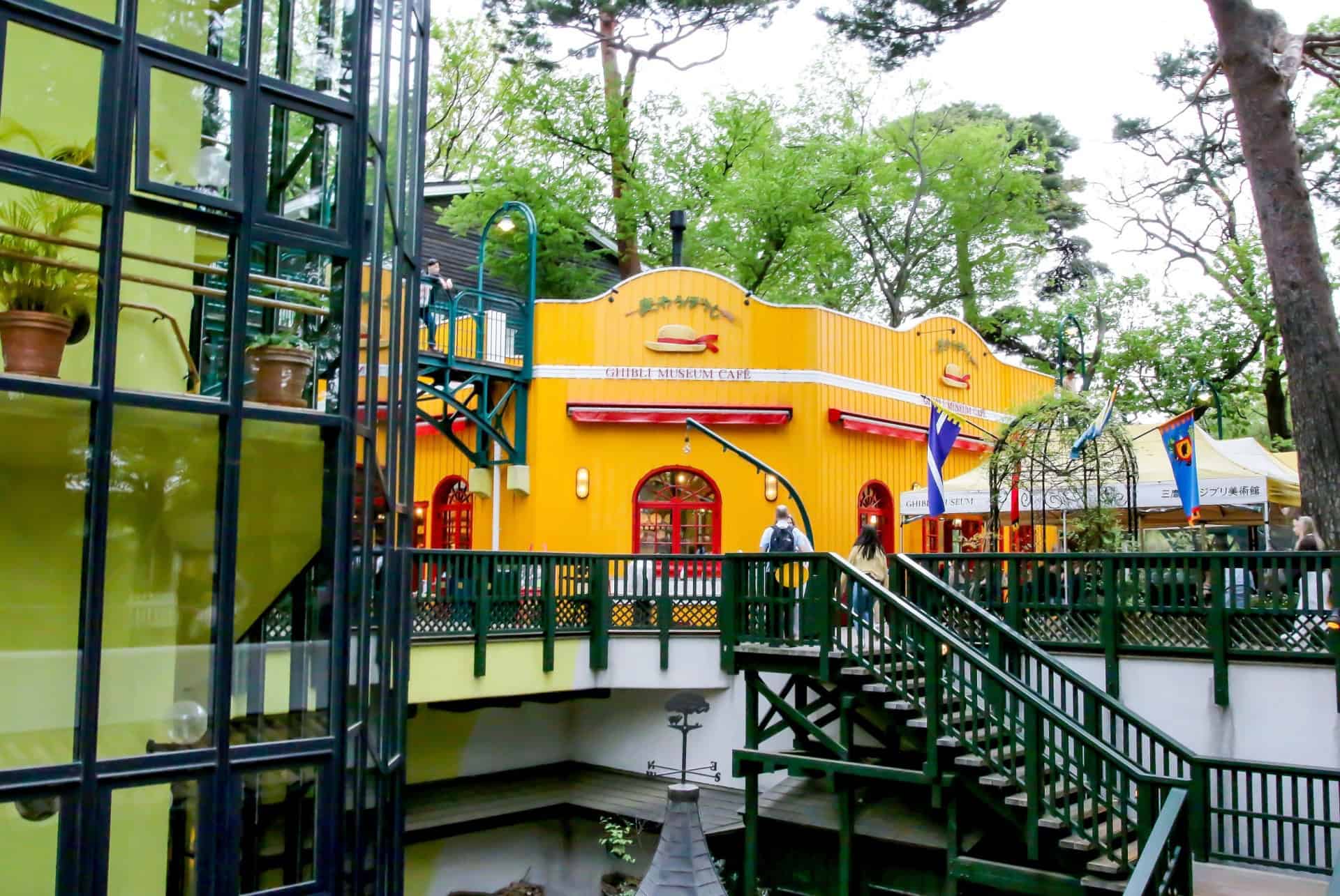 cafe chapeau de paille