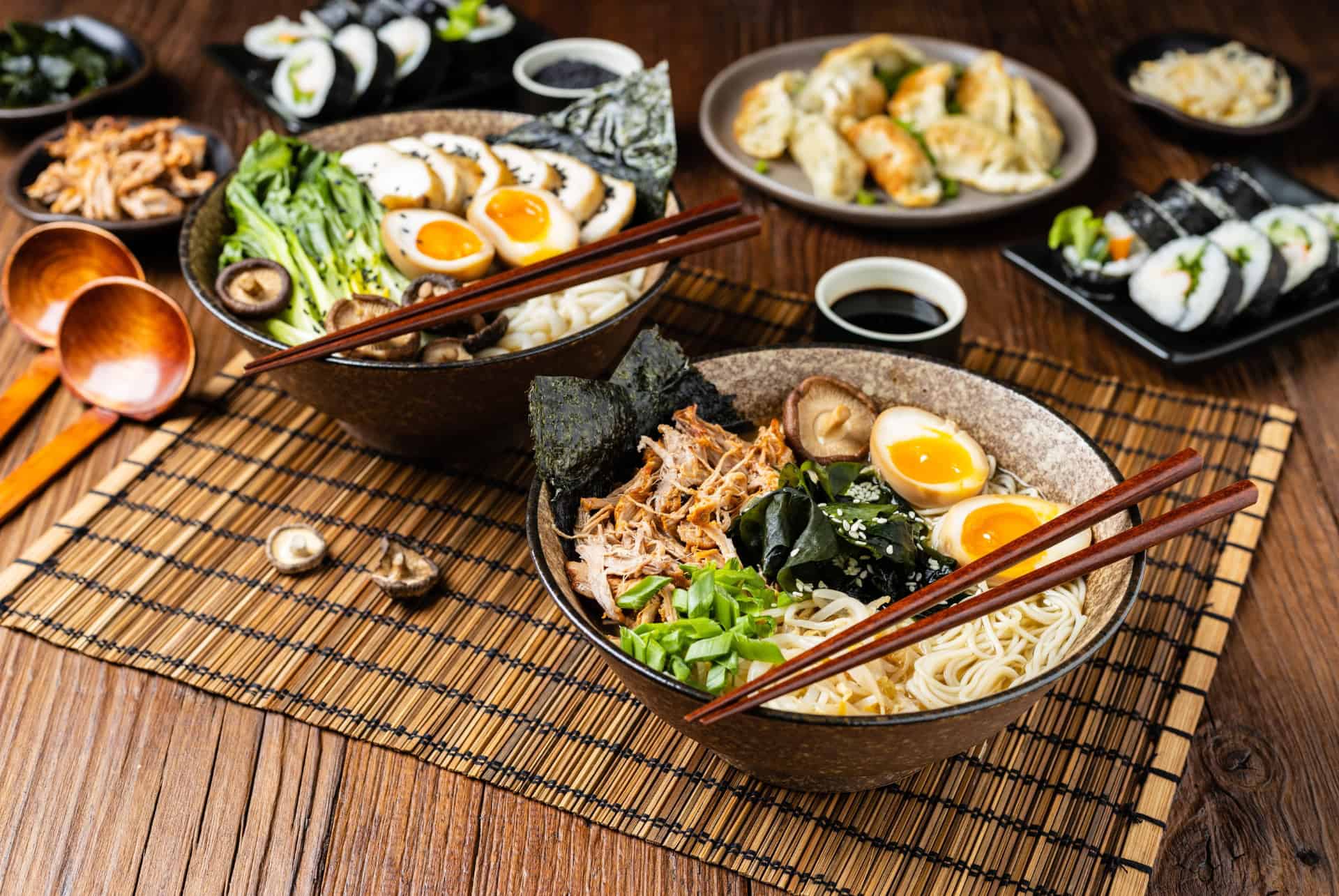 les specialites culinaires au japon ramen gyoza et maki