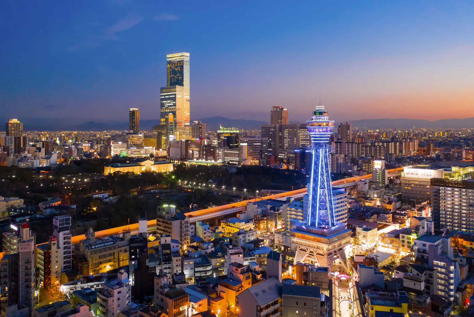 panorama quartier de shinsekai de nuit