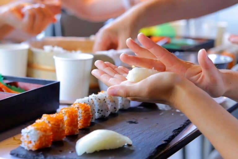Cours de préparation de sushis à Asakusa