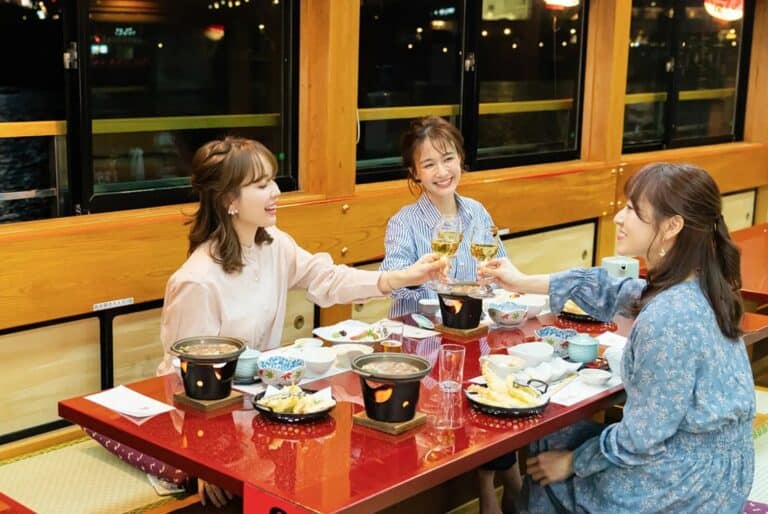 Dîner-croisière traditionnel japonais Yakatabune