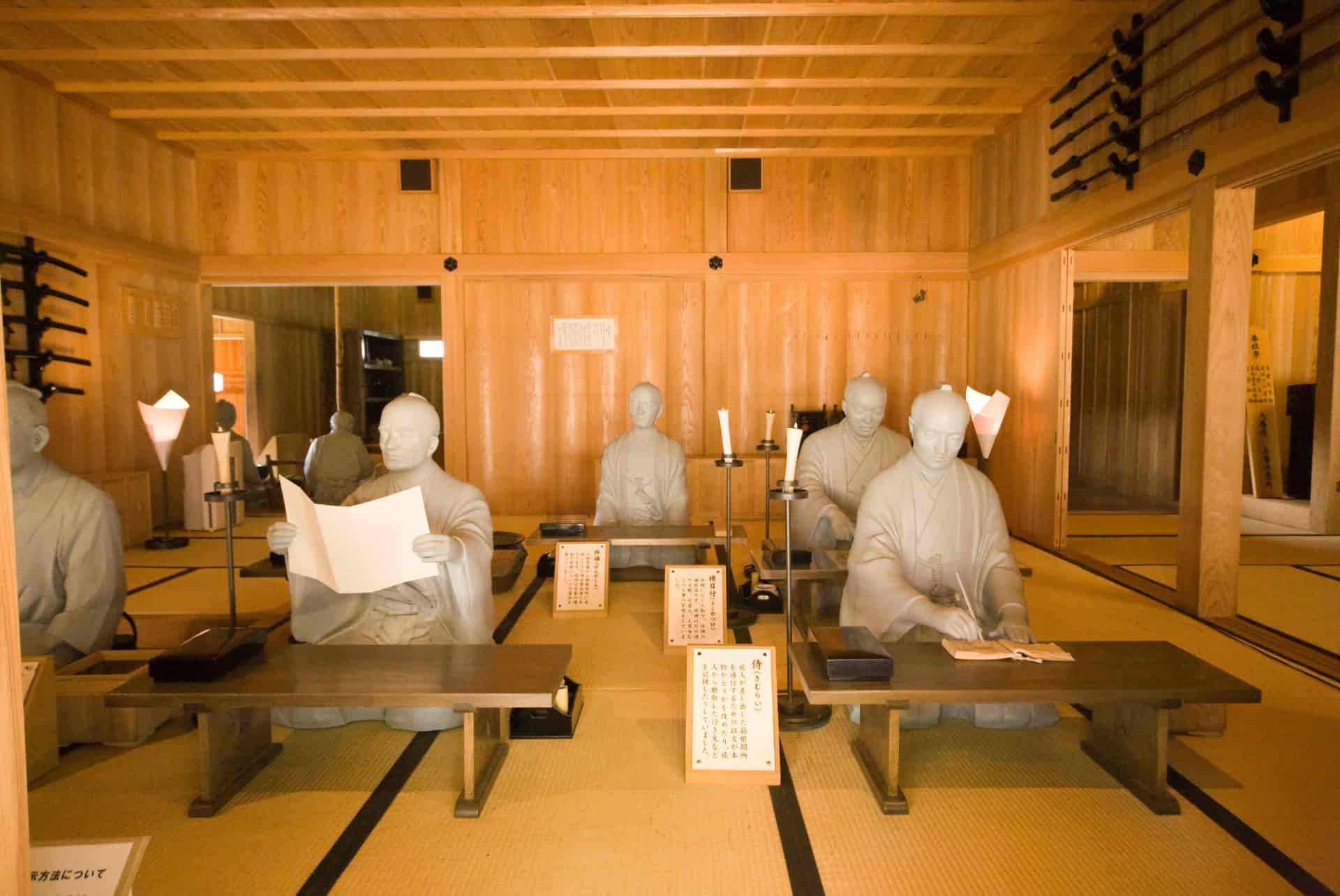 hakone checkpoint statues