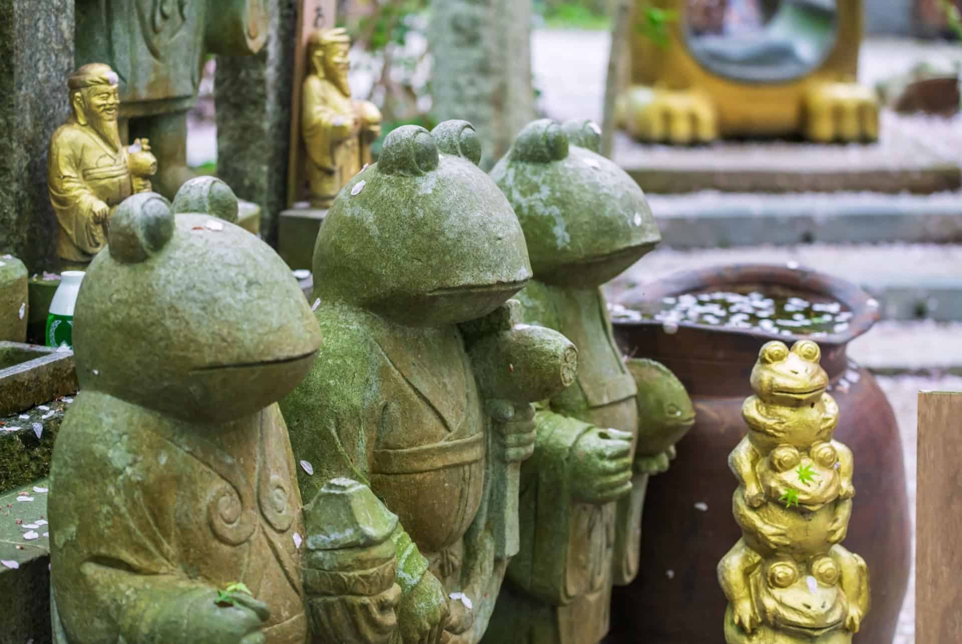 nyoirin ji temple grenouilles