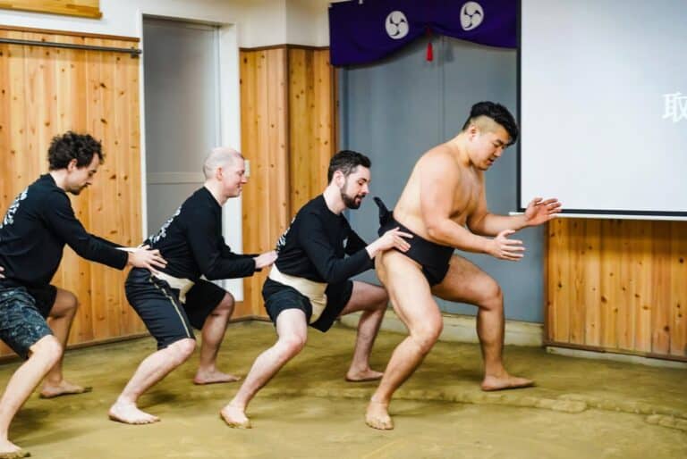Combats de sumo avec déjeuner