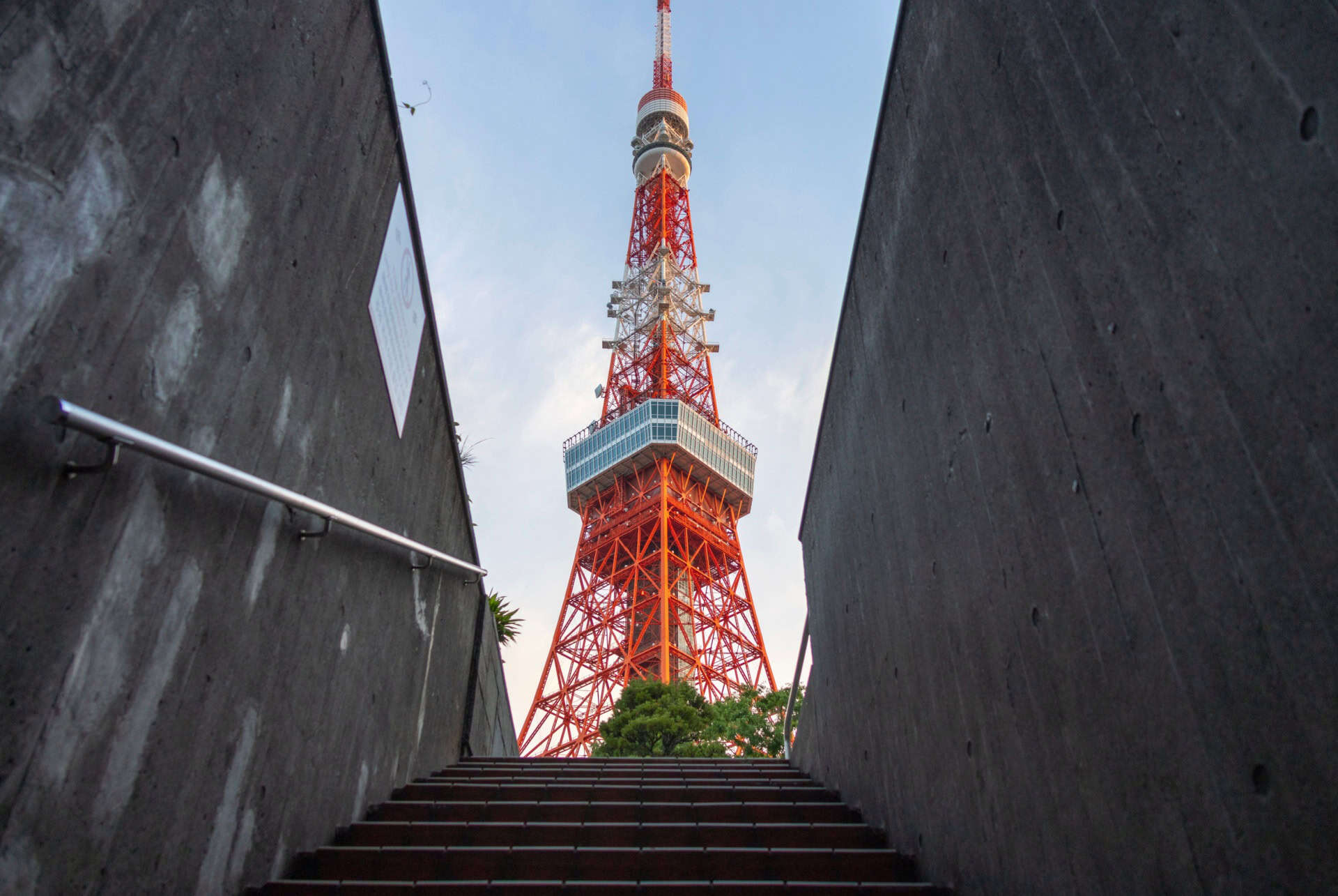 vue contreplongee tokyo tower